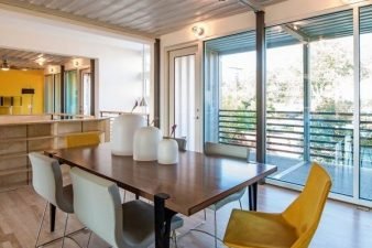 Casa estilo industrial telhado branco