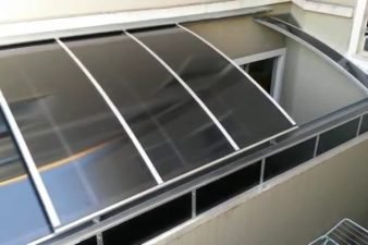 Cobertura Retrátil em Policarbonato Compacto